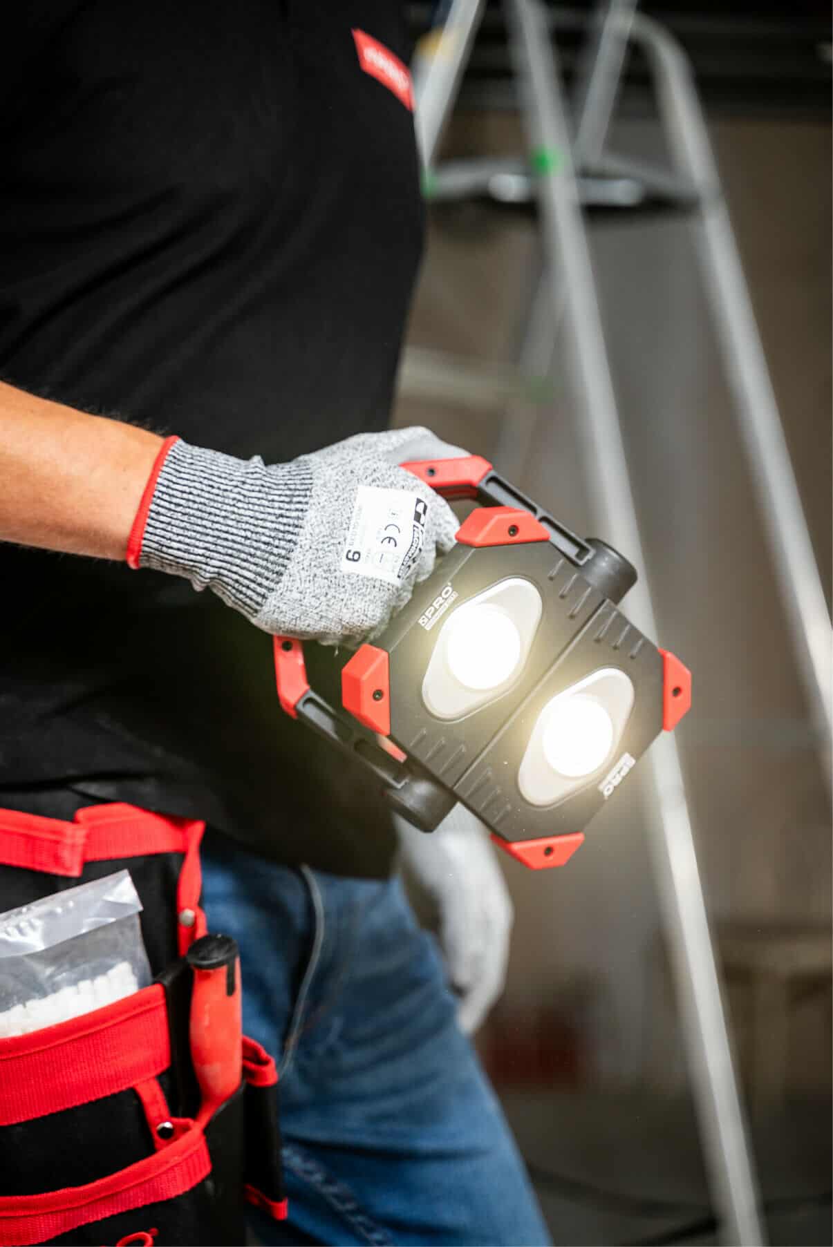 REFLEKTOR LED 2x15W  AKUMULATOR LI-ION SKŁADANY 2200LM - obrazek 4