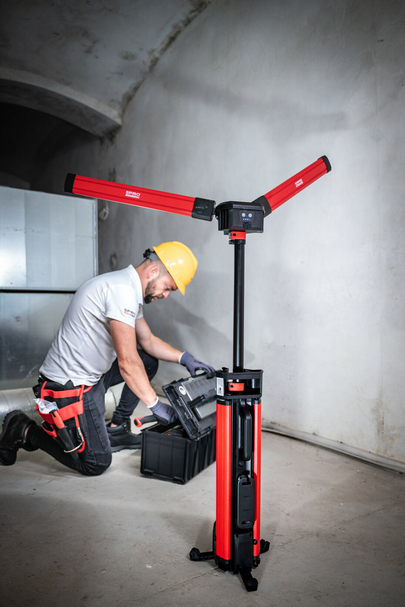 REFLEKTOR LED STOJĄCY Z POKROWCEM, SKŁADANY AKUMULATOR LI-ION 10000LM 2x50W - obrazek 8